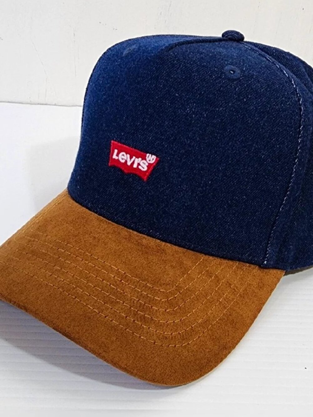 LEVI'S BASEBALL CAP MEN'S ADJUSTABLE ONE SIZE DENIM BLUE CROWN BROWN BRIM SOLID